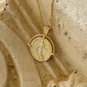 ✨18k Gold Vermeil .925 Italian Sterling Silver Vintage Goddess Coin Necklace